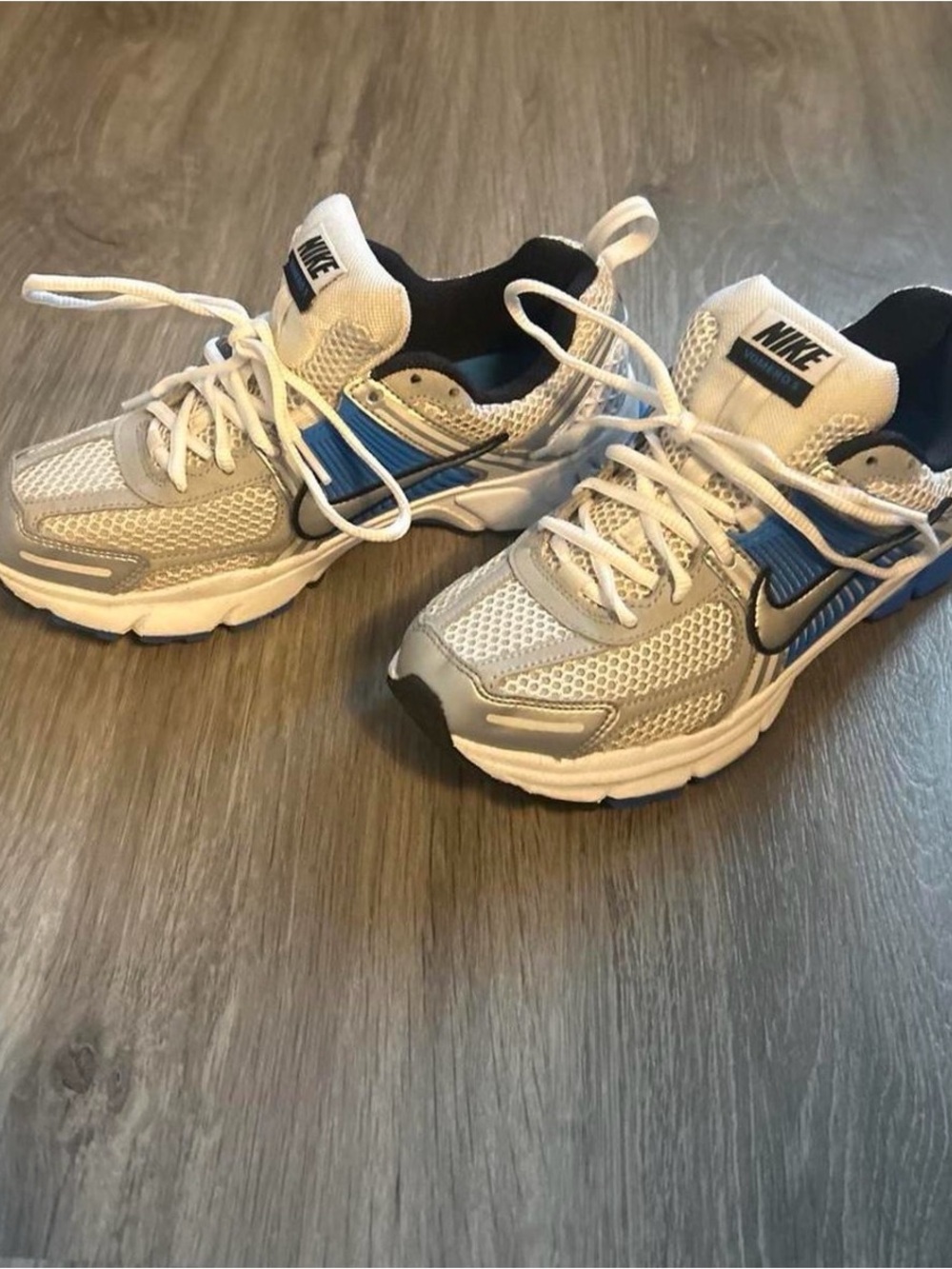 Nike Vomero 5 V5 White Gray & Blue size 5.5Y